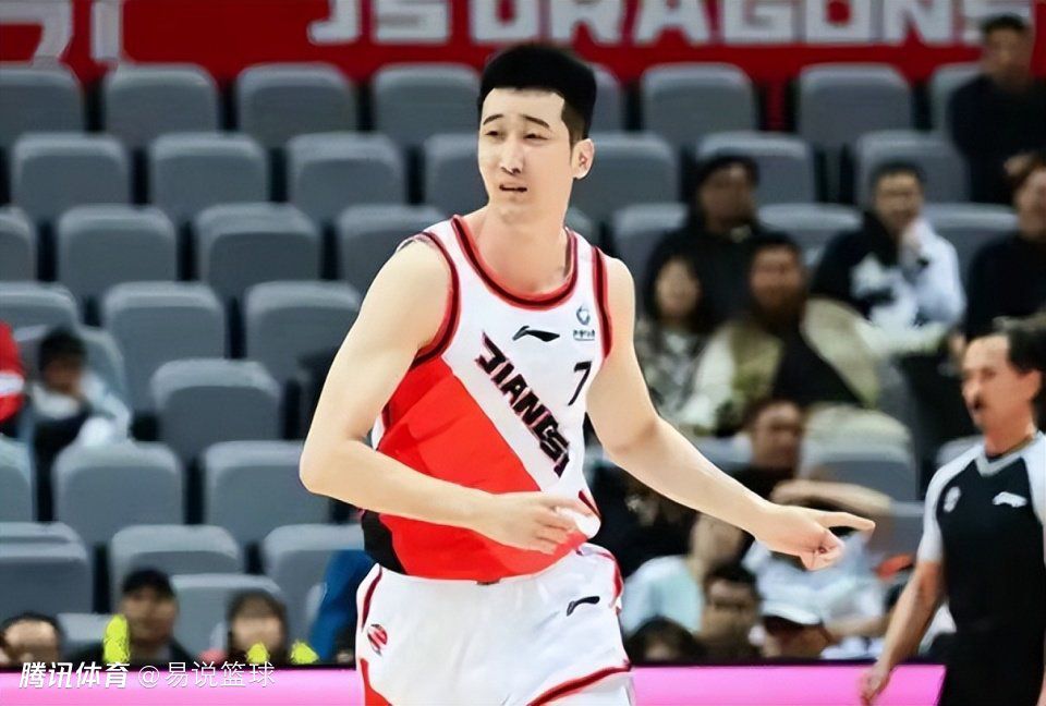 关于自己续约以及球队引援——我非常高兴，续约很简单，也很快。